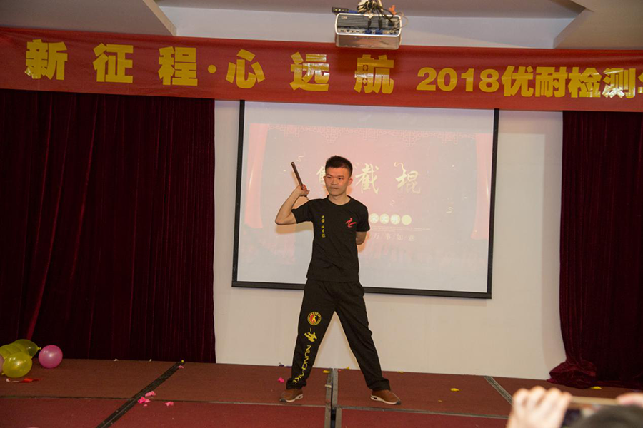 雙節(jié)棍表演.png 雙節(jié)棍表演